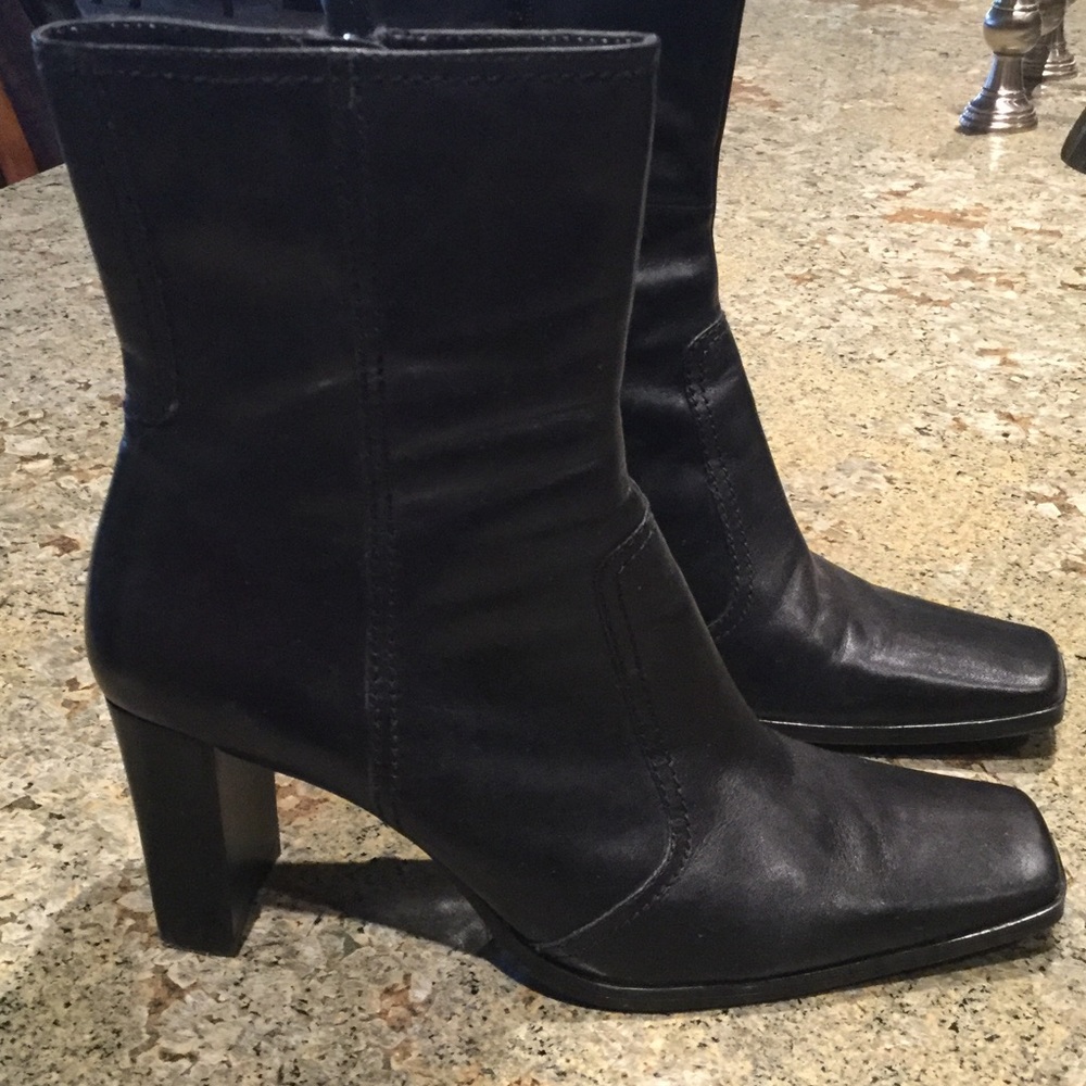 Bandolino Black Leather Booties Size 9
